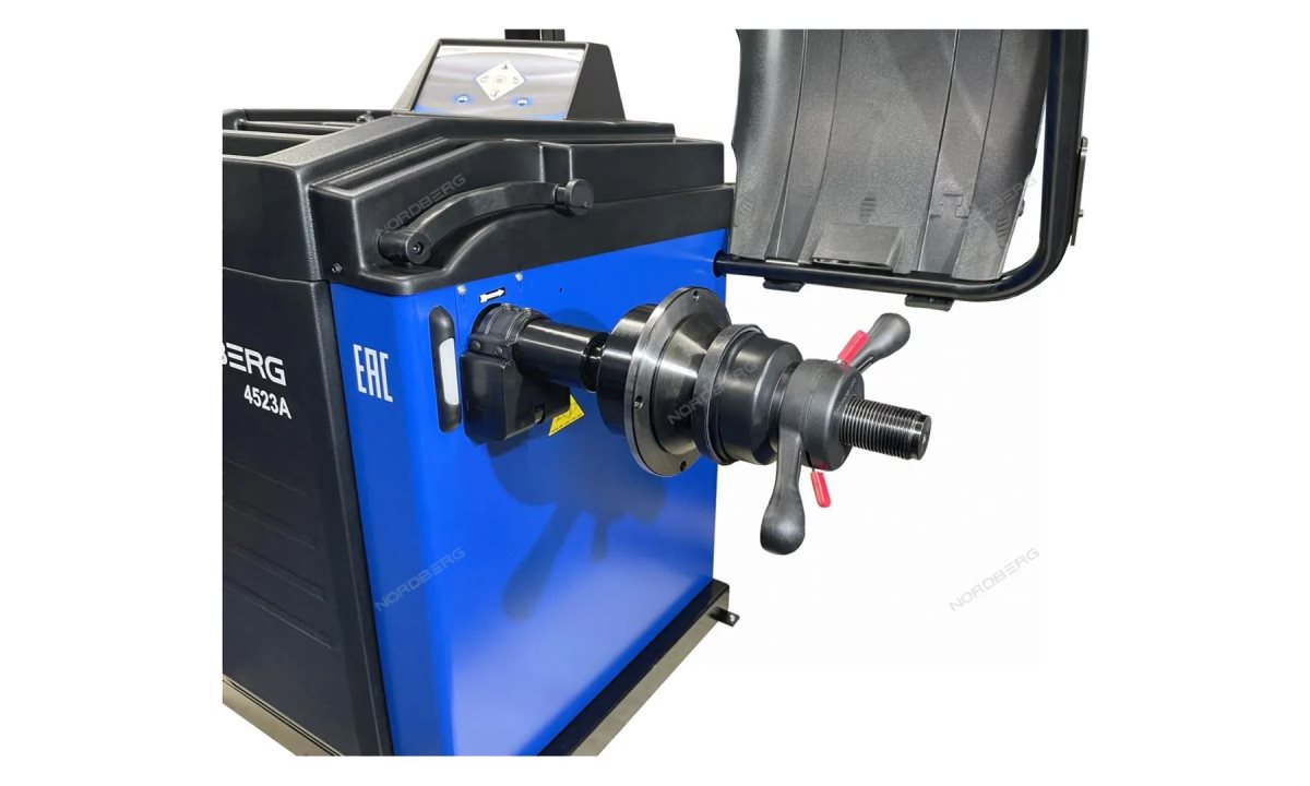  Станок балансировочный автомат с дисплеем NORDBERG 4523A (1)