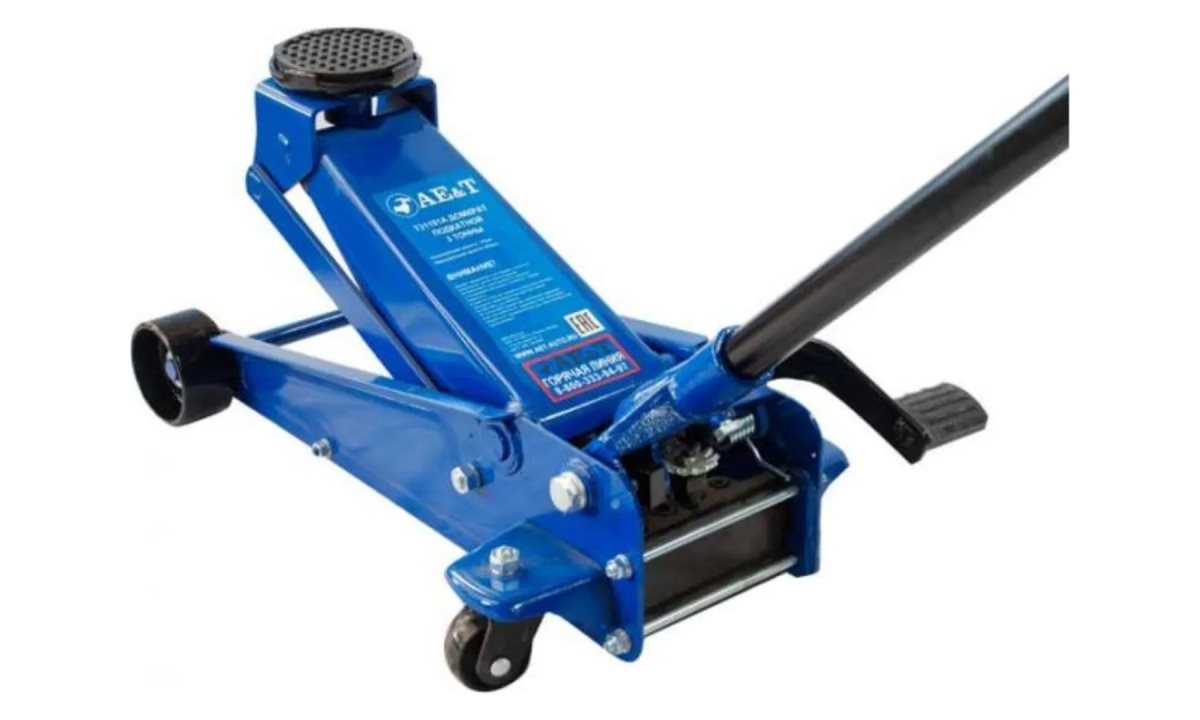  Домкрат подкатной T31101A AE&T 3т с педалью (0)