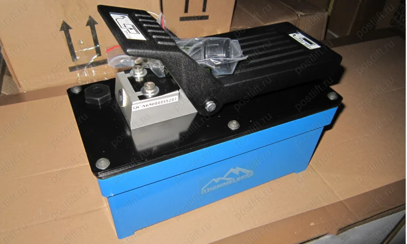 Насос пневмо-гидравлический со шлангом, 700 атм фото