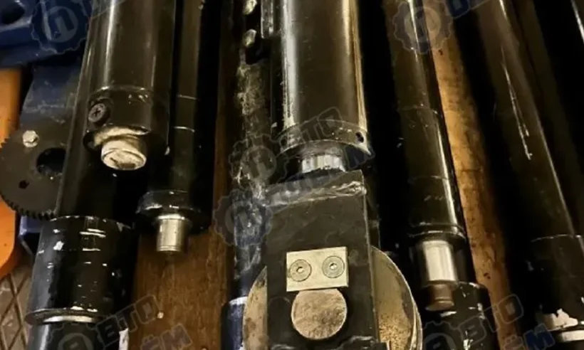 Цилиндр гидравлический б/у на подъёмник OMA 512 фото