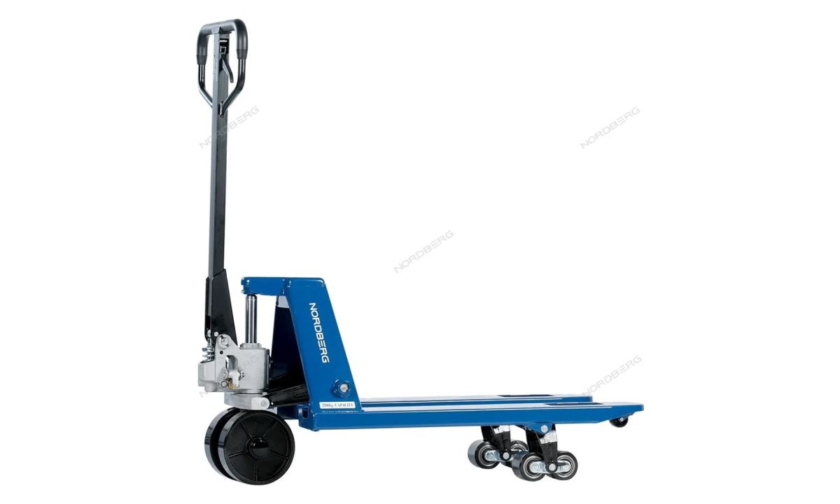  ТЕЛЕЖКА (РОХЛЯ) складская гидравлическая короткая 2,5 т, усиленная, с полиуретановыми колесами NORDBERG N3901S-25 (1)