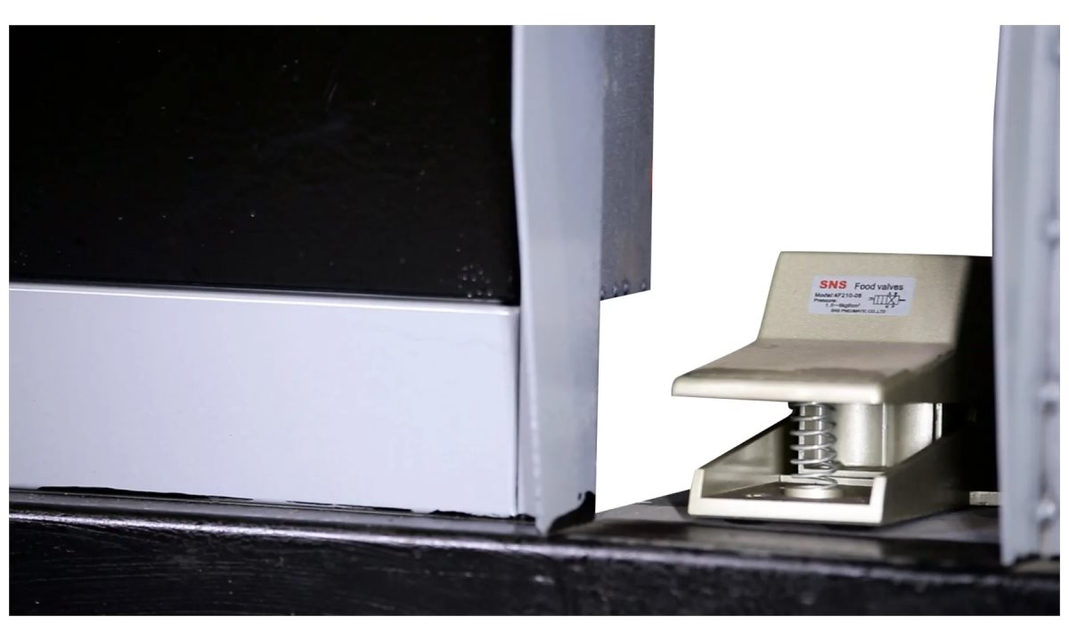  KraftWell KRW300S Станок для наклепки накладок на тормозные колодки (пневмо) (1)