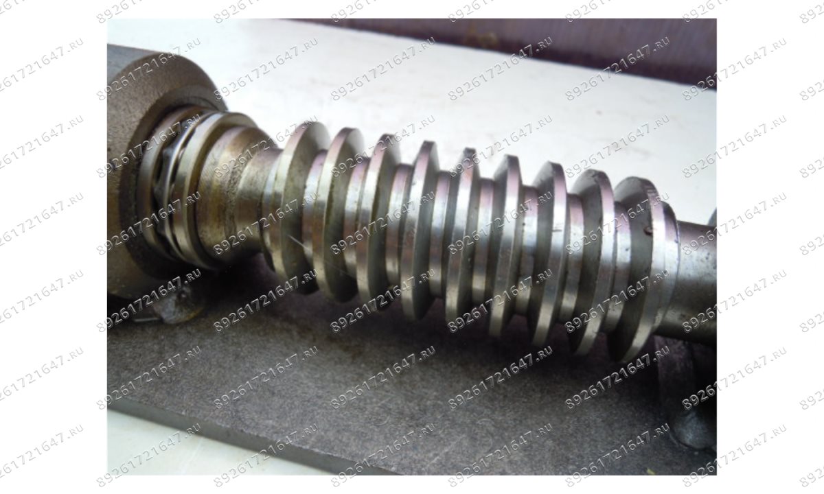  MT-290/324 Вал червячный (1)