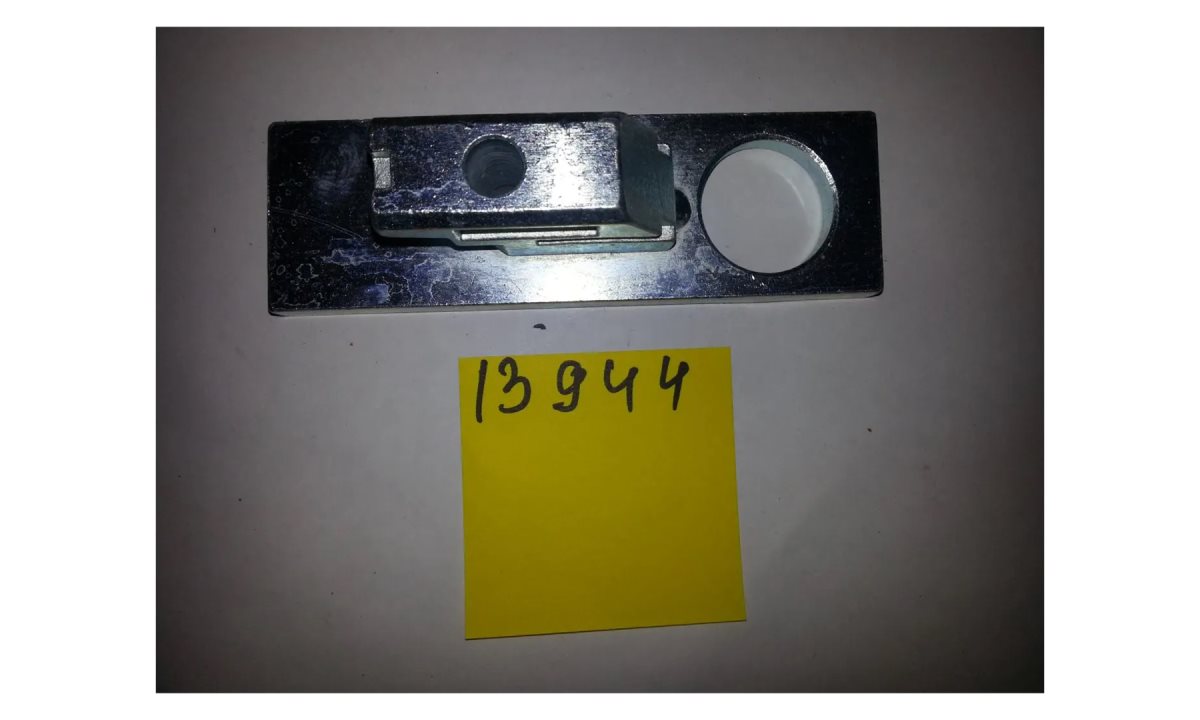  CX-01-018-001 Салазки (0)